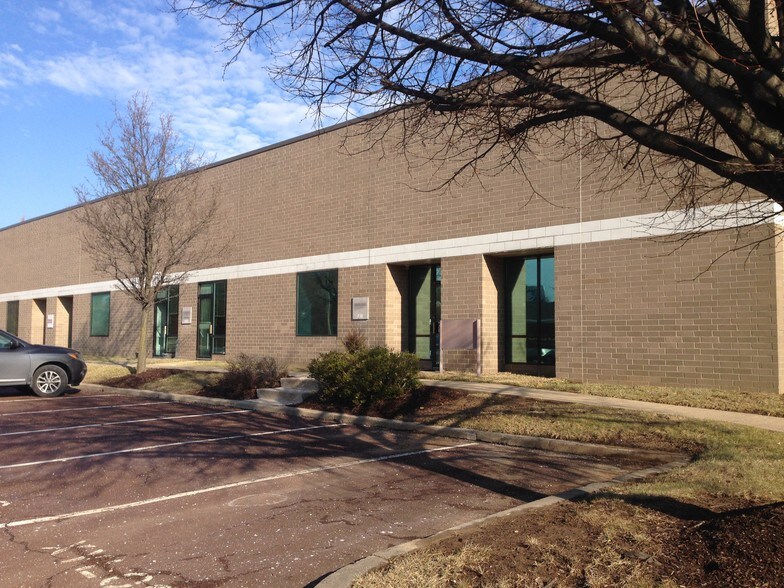 More Photos Of 800-880 Town Center Dr, Langhorne Unknown For Lease