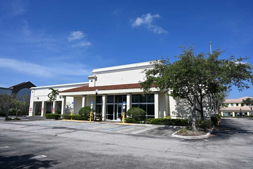 Primary Photo Of 150 Tequesta Dr, Tequesta Bank For Sale