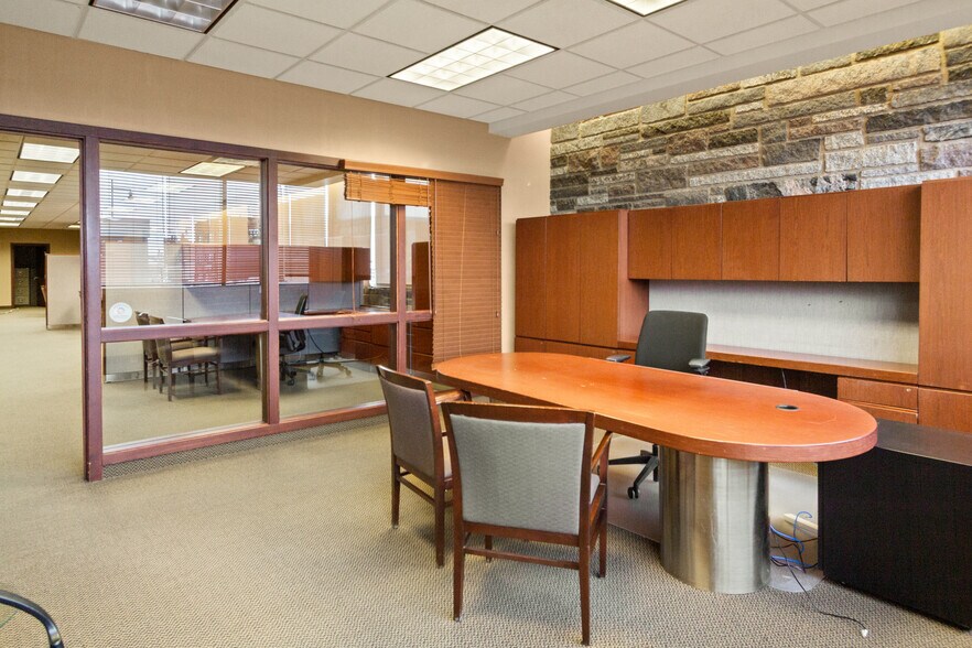 More Photos Of 17 1st Ave SW, Minot Bank For Sale