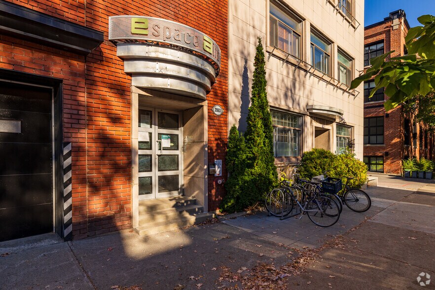More Photos Of 2061 Av Aird, Montréal Office For Lease
