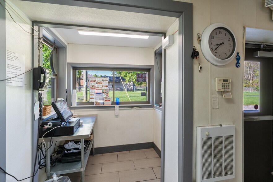 More Photos Of 232 W Moorestown Rd, Wind Gap Restaurant For Sale