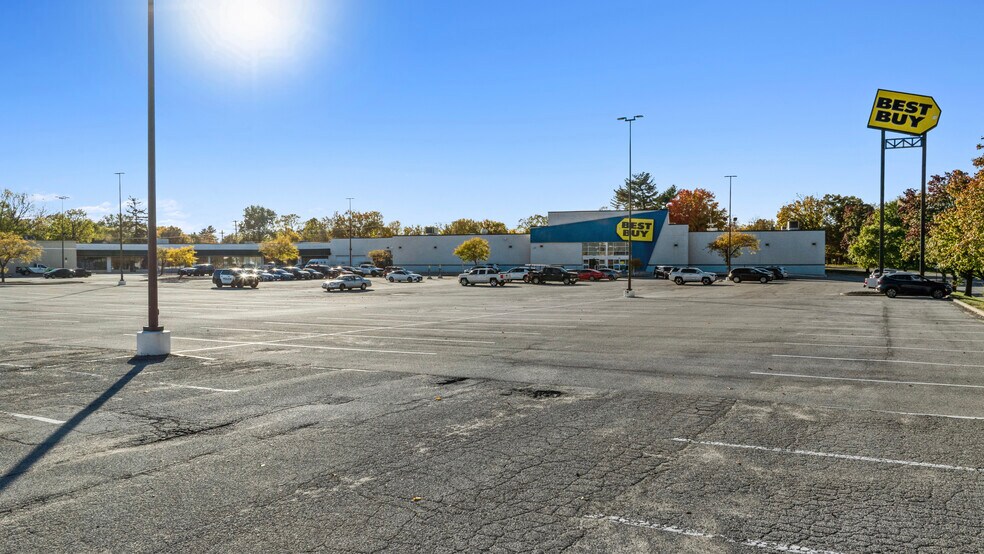 More Photos Of 26 Plaza Dr, Fairview Heights General Retail For Sale