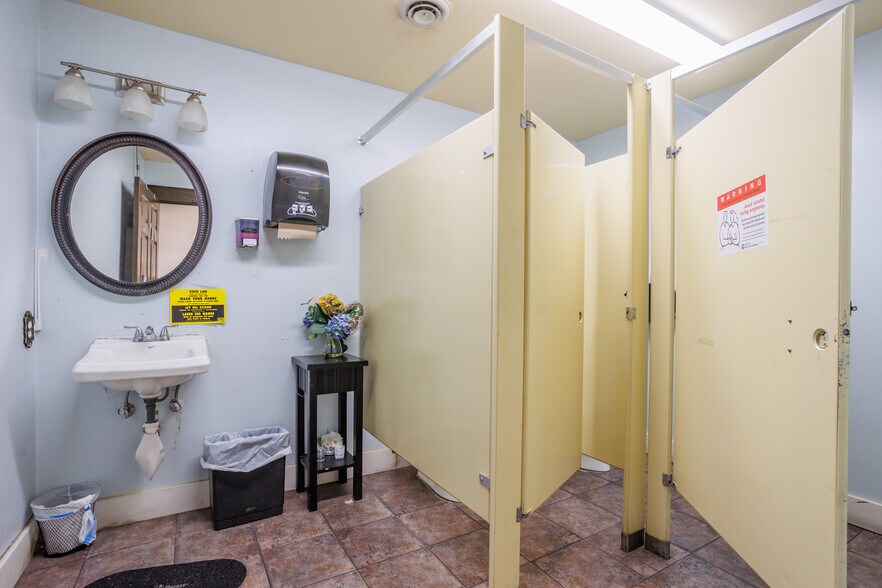 More Photos Of 528 W Clark St, Pasco Restaurant For Sale