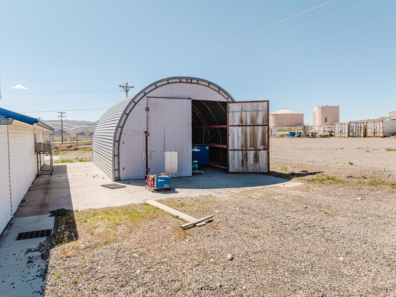 More Photos Of 824 Poplar St, Carlin Industrial For Sale