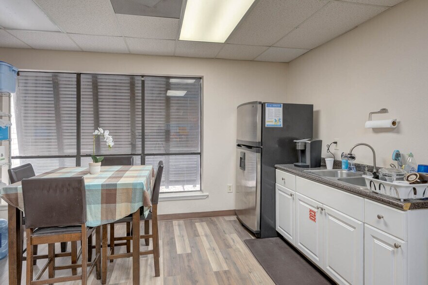 More Photos Of 700-H Everhart Rd, Corpus Christi Office For Sale