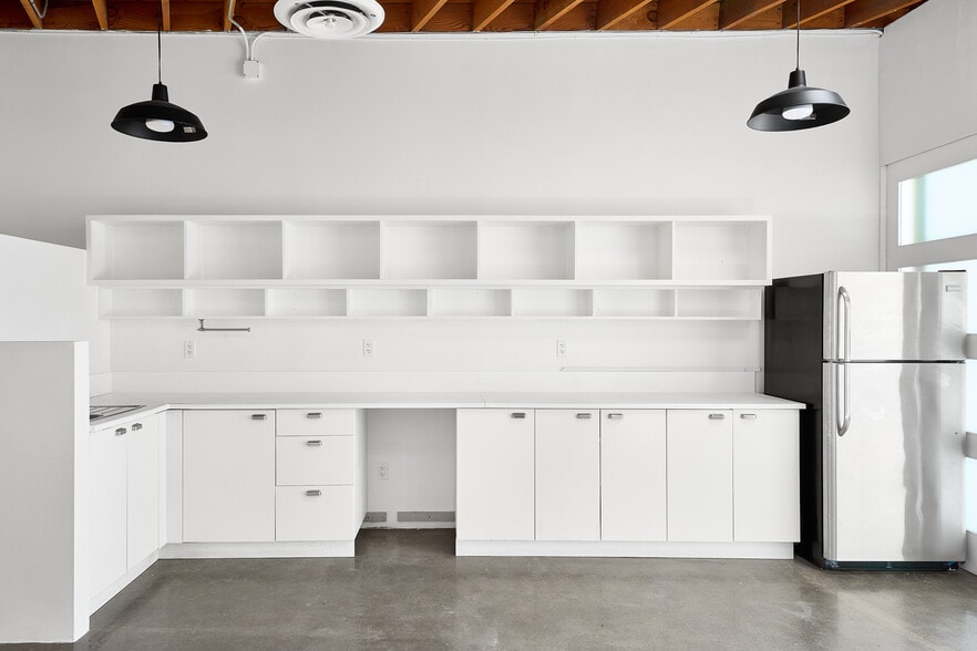 More Photos Of 1733-1737 Abbot Kinney Blvd, Venice Storefront Retail Office For Lease