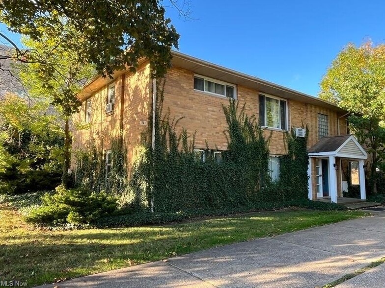 More Photos Of 1560 Wagar Rd, Rocky River Apartments For Sale