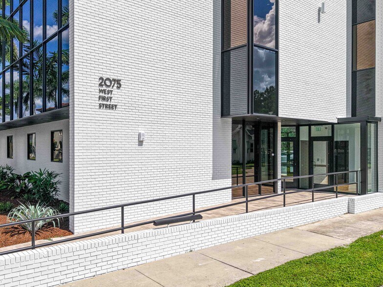 More Photos Of 2075 W 1st St, Fort Myers Office For Lease