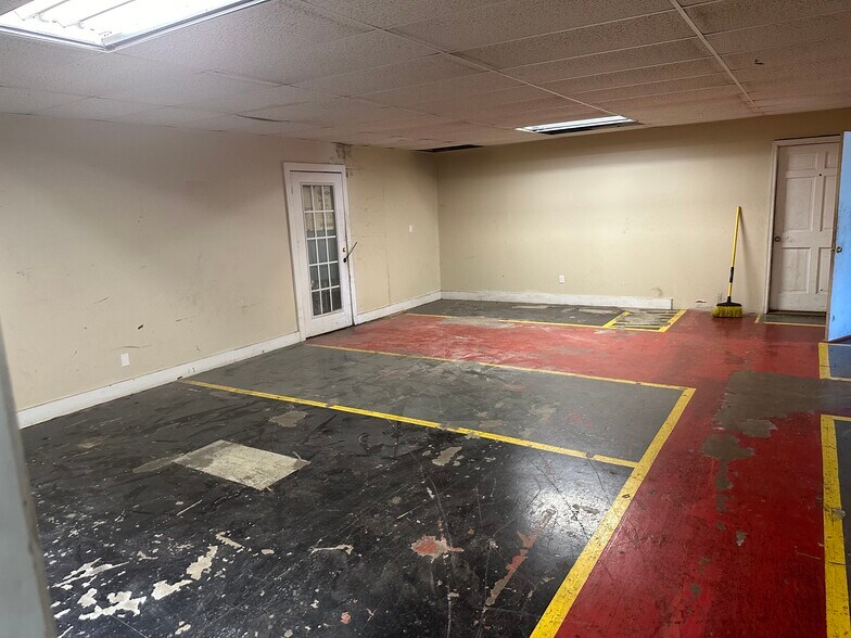 More Photos Of 2211 Windsor St, Chattanooga Service For Sale