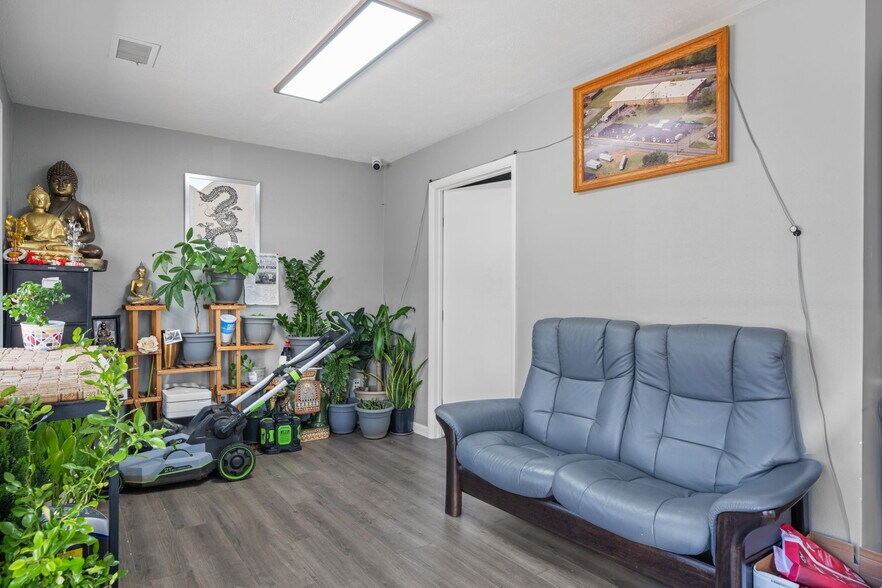 More Photos Of 121 13th St SW, Hickory Office For Sale