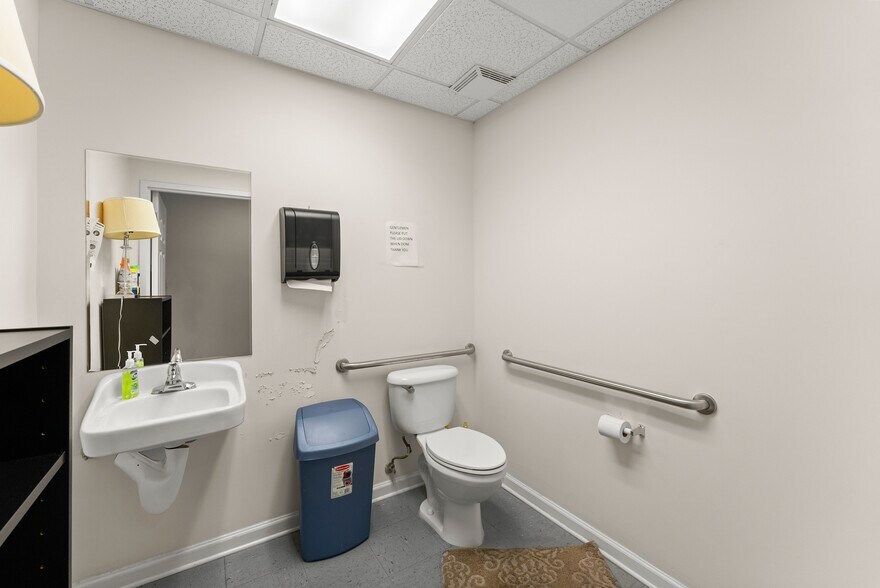 More Photos Of 950 Scales Rd, Suwanee Medical For Lease