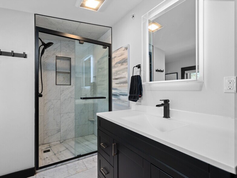 More Photos Of 1323 Cass St, Traverse City Flex For Sale