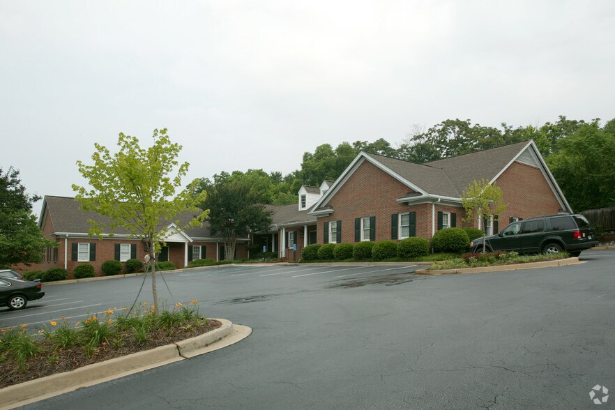 More Photos Of 245 E Broad St, Greenville Office For Lease