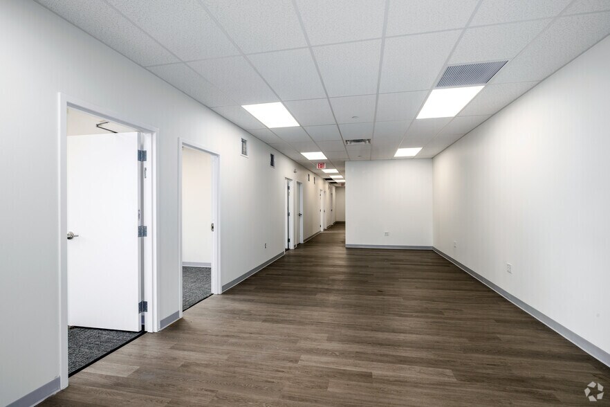 More Photos Of 150 Rittenhouse Cir, Bristol Warehouse For Lease