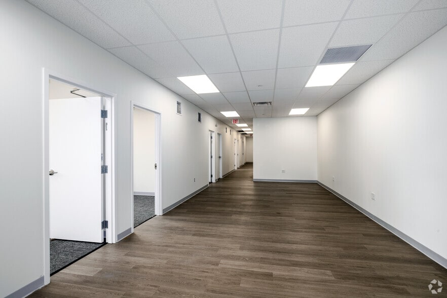 More Photos Of 150 Rittenhouse Cir, Bristol Warehouse For Lease