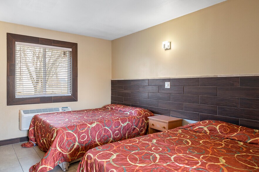 More Photos Of 3811 W Chestnut Expy, Springfield Hotel For Sale