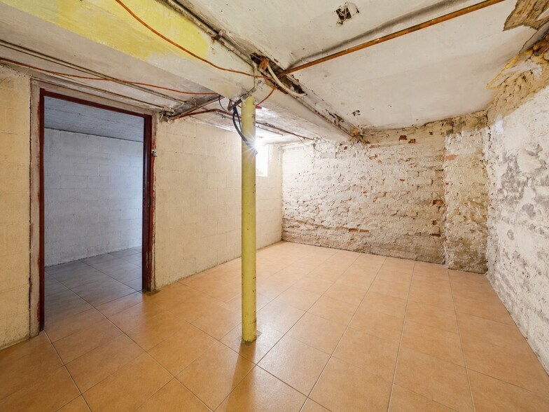 More Photos Of 320 Jackson Ave, Bronx Flex For Sale