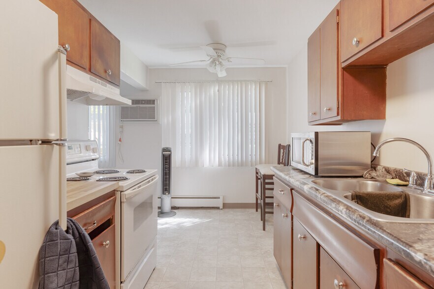 More Photos Of 5930-5950 W Broadway Ave, Minneapolis Apartments For Sale