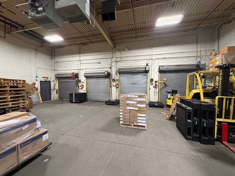 More Photos Of 250 Fulton Ave, New Hyde Park Distribution For Sale