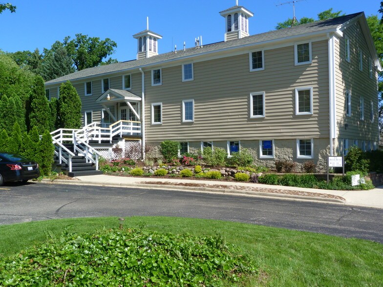 Primary Photo Of 475 River Bend Rd, Naperville Office For Lease