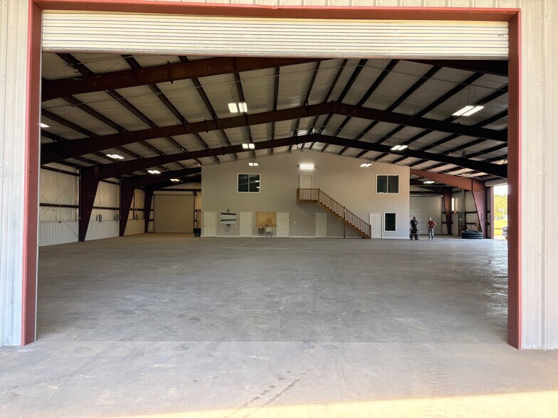 More Photos Of 22825 McAuliffe Dr, Robertsdale Warehouse For Lease