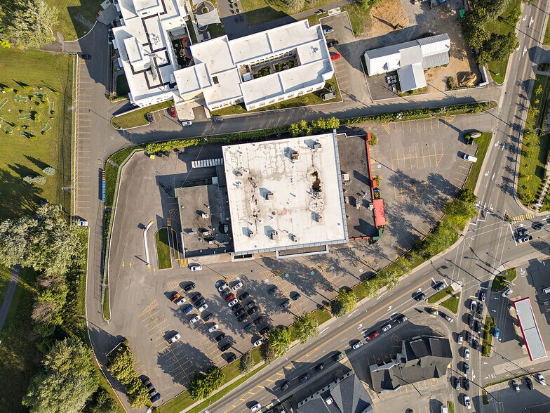 More Photos Of 1-19 Papineau, Joliette General Retail For Lease