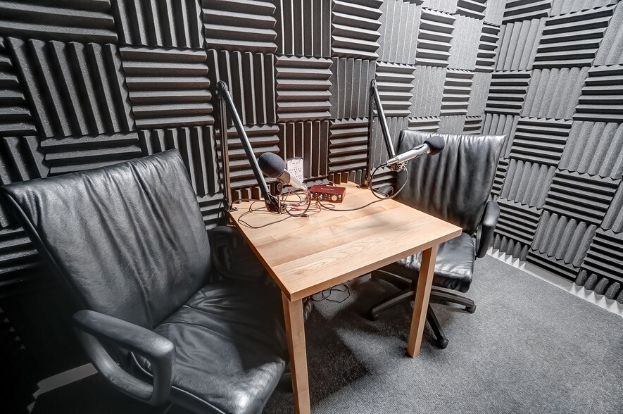 More Photos Of 408 4th Ave, Mason Office For Lease