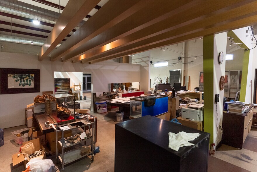 More Photos Of 2022 Milby St, Houston Warehouse For Sale