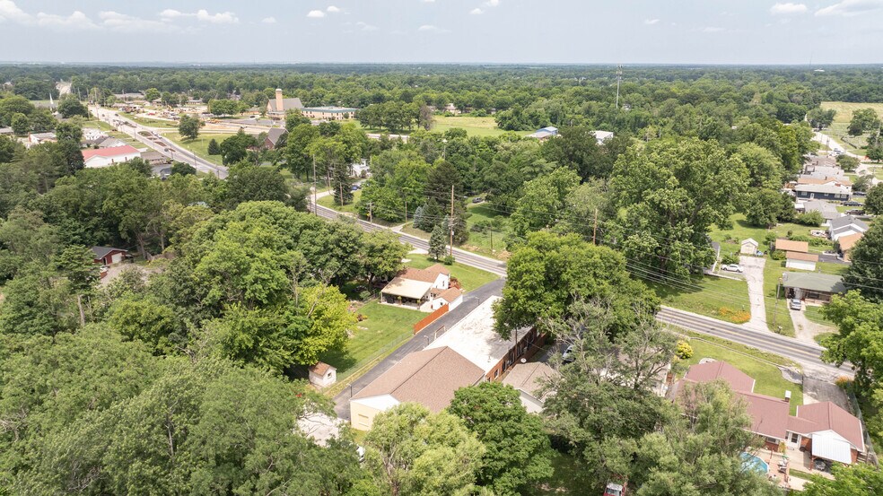 More Photos Of 1007 W Delmar Ave, Godfrey General Retail For Sale