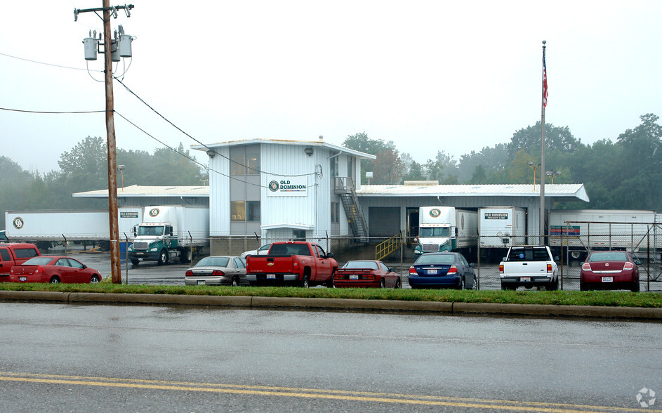 Primary Photo Of 1730 N State St, Girard Truck Terminal For Lease