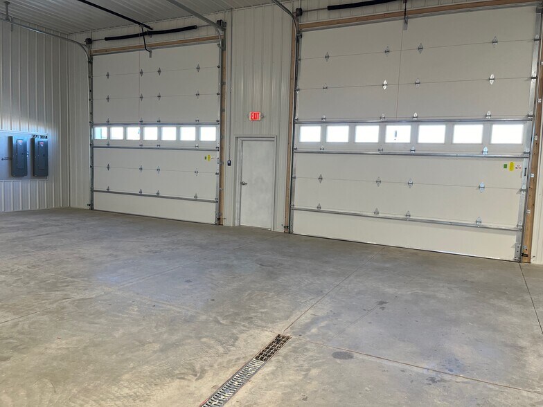More Photos Of 414 Americas Way, Box Elder Warehouse For Lease