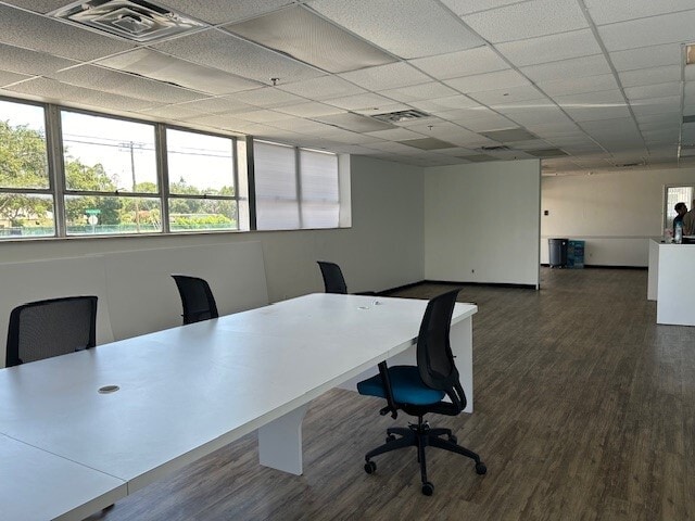 More Photos Of 5201 S West Shore Blvd, Tampa Warehouse For Lease