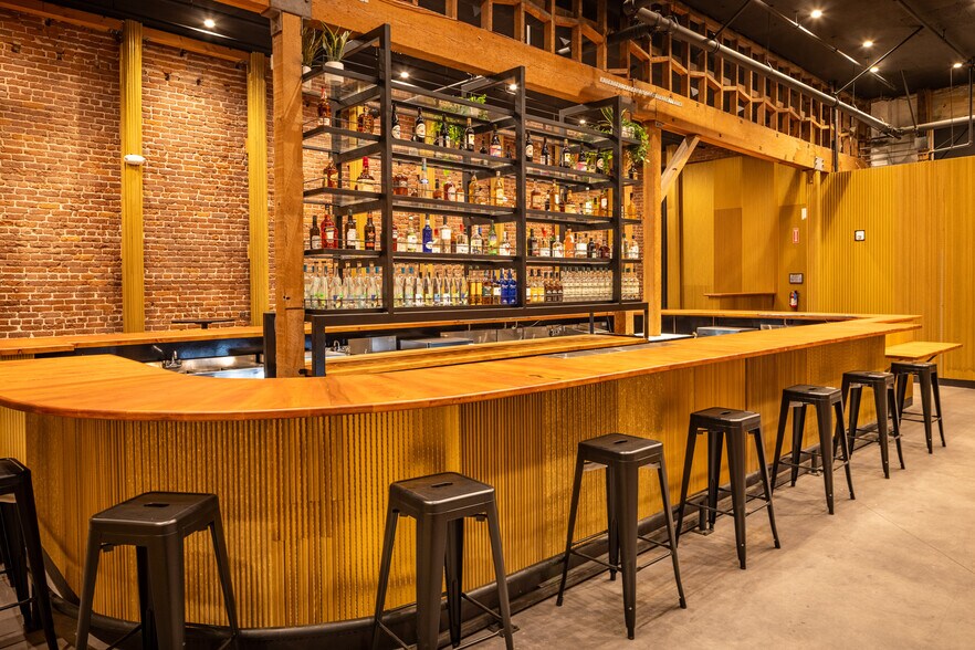 More Photos Of 1948 E 7th St, Los Angeles Bar For Lease