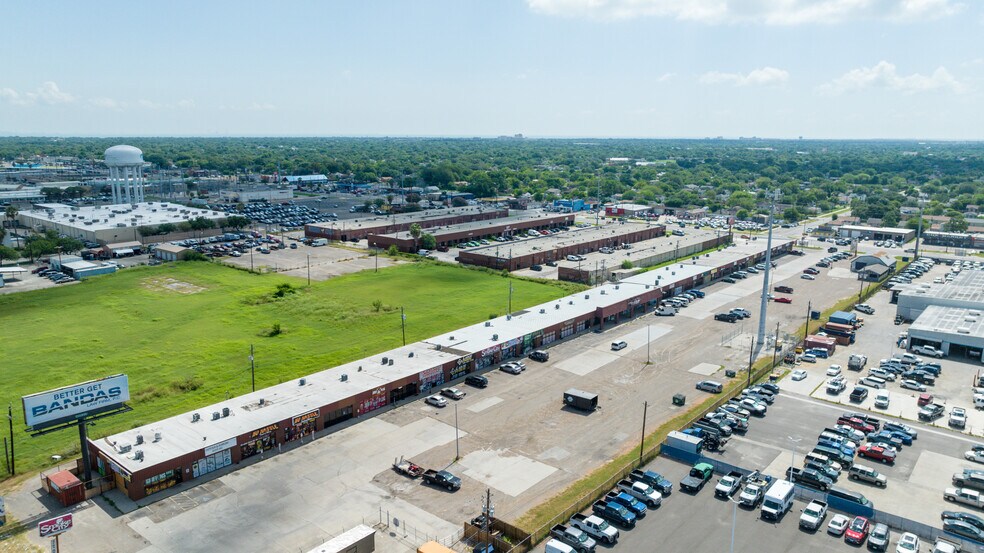 More Photos Of 4701 Ayers St, Corpus Christi General Retail For Lease