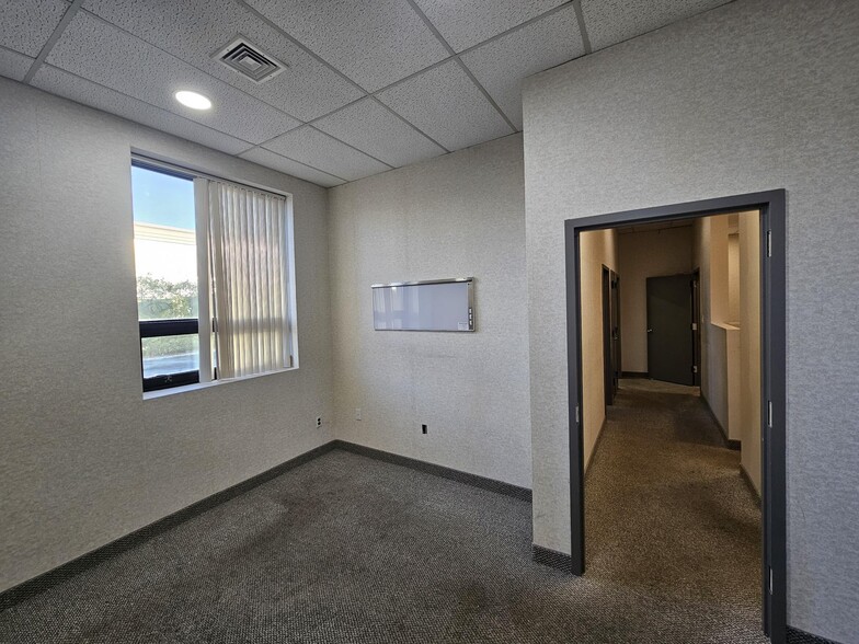 More Photos Of 166 E Jericho Tpke, Mineola Office For Lease