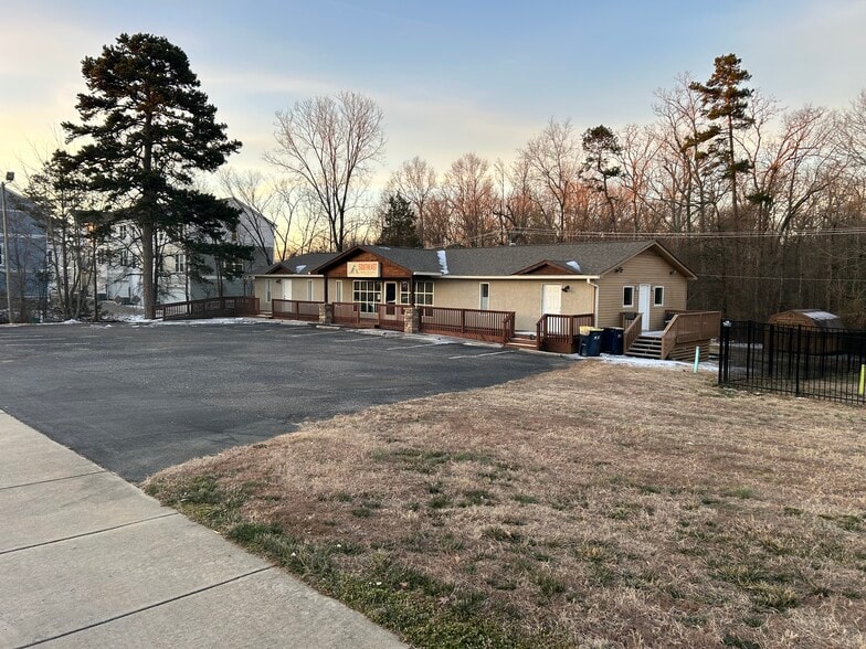 More Photos Of 10401 Rozzelles Ferry Rd, Charlotte Medical For Sale