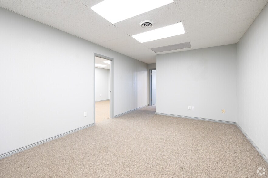 More Photos Of 902 N Circle Dr, Colorado Springs Office For Lease
