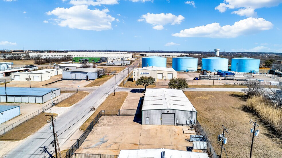 More Photos Of 4300 Garland Dr, Haltom City Warehouse For Lease