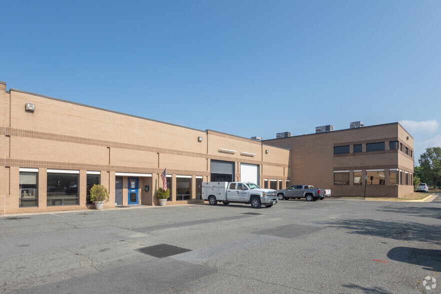 More Photos Of 4001-4003 Westfax Dr, Chantilly Light Manufacturing For Lease