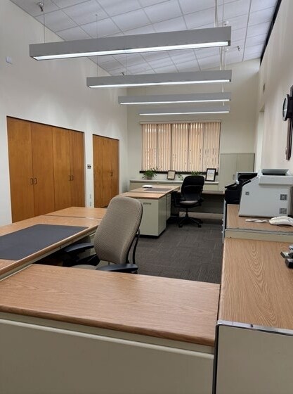 More Photos Of 5201 Tampa West Blvd, Tampa Flex For Lease