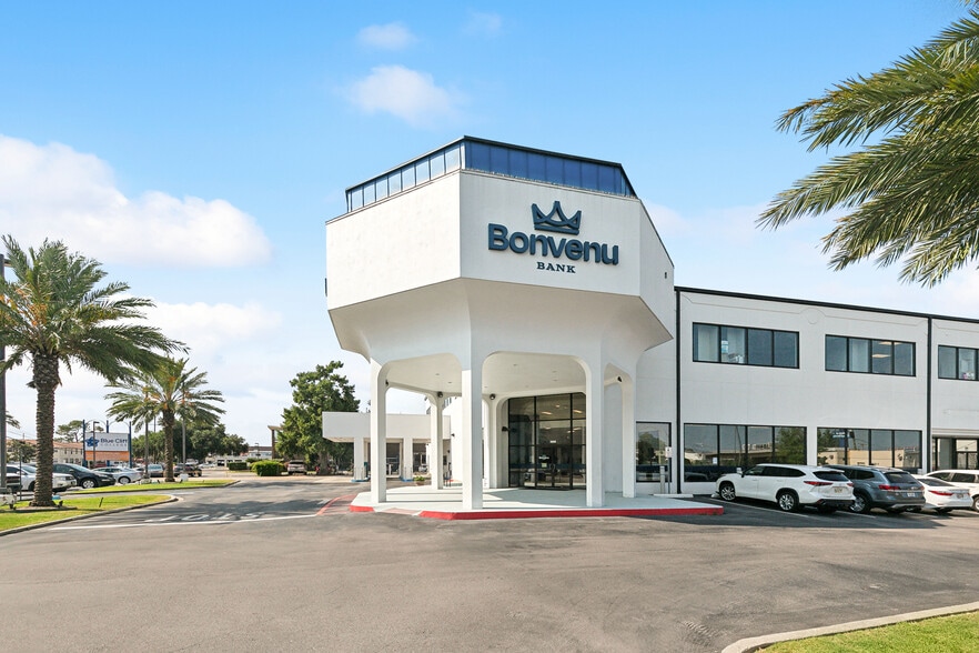 More Photos Of 3908 Veterans Memorial Blvd, Metairie General Retail For Sale