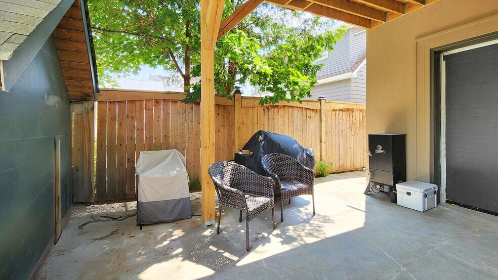 More Photos Of 42 Somerville St, Whitchurch-Stouffville Specialty For Sale