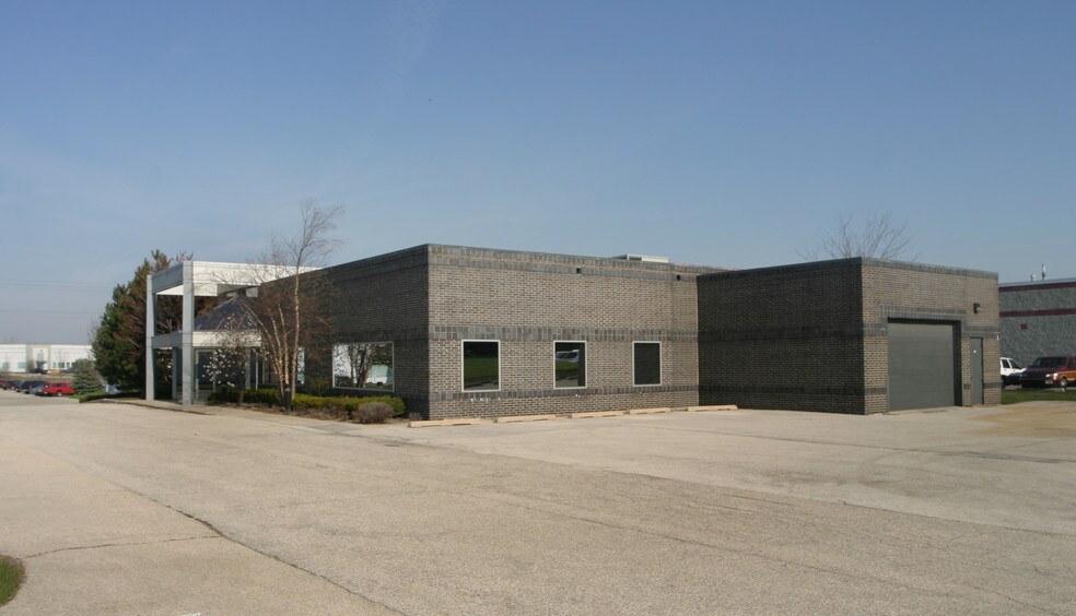 Primary Photo Of 975 Campus Dr, Mundelein Light Manufacturing For Sale