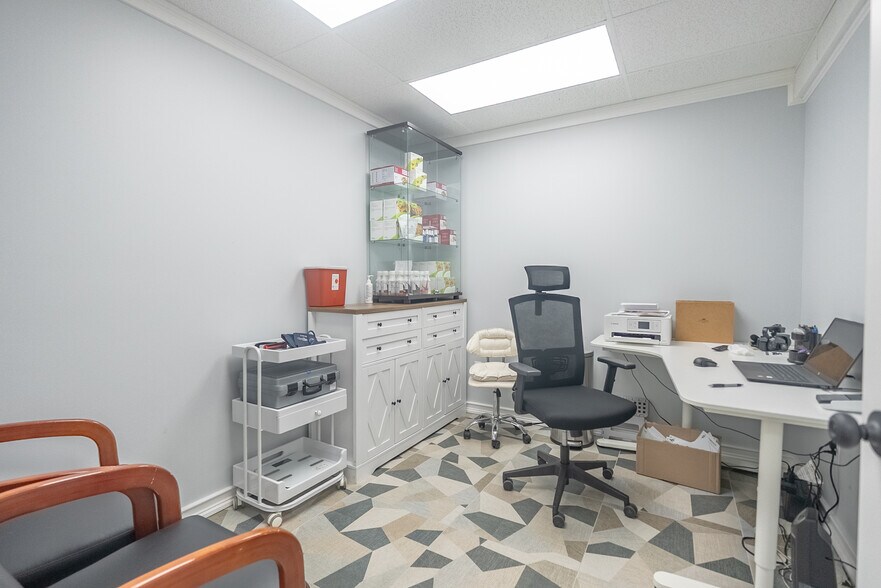 More Photos Of 15645 Farmington Rd, Livonia Medical For Lease