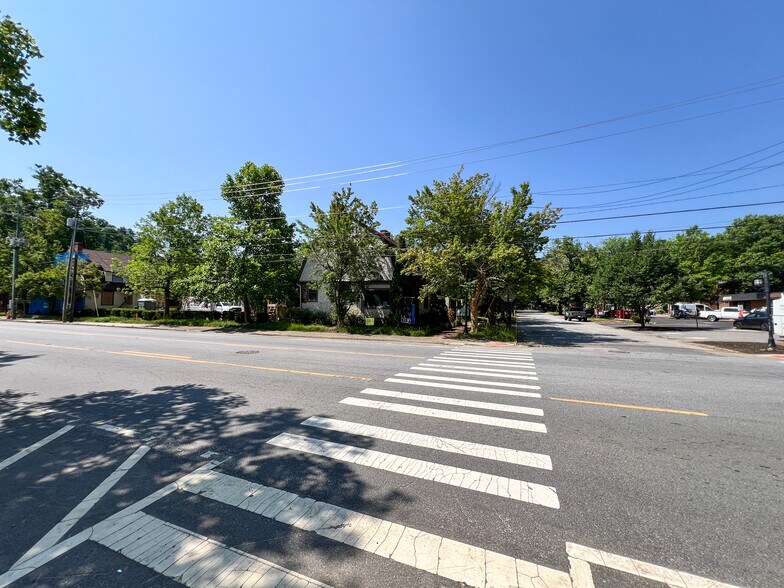 More Photos Of 1 Swan St, Asheville Freestanding For Sale