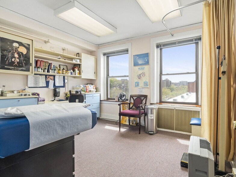 More Photos Of 1180 Beacon St, Brookline Hospital For Sale