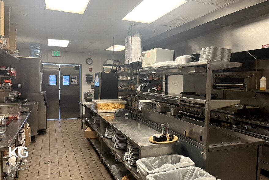 More Photos Of 120 W Green, Bensenville Restaurant For Lease
