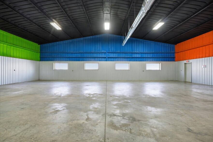 More Photos Of 3118 E Slaton Hwy, Lubbock Showroom For Sale