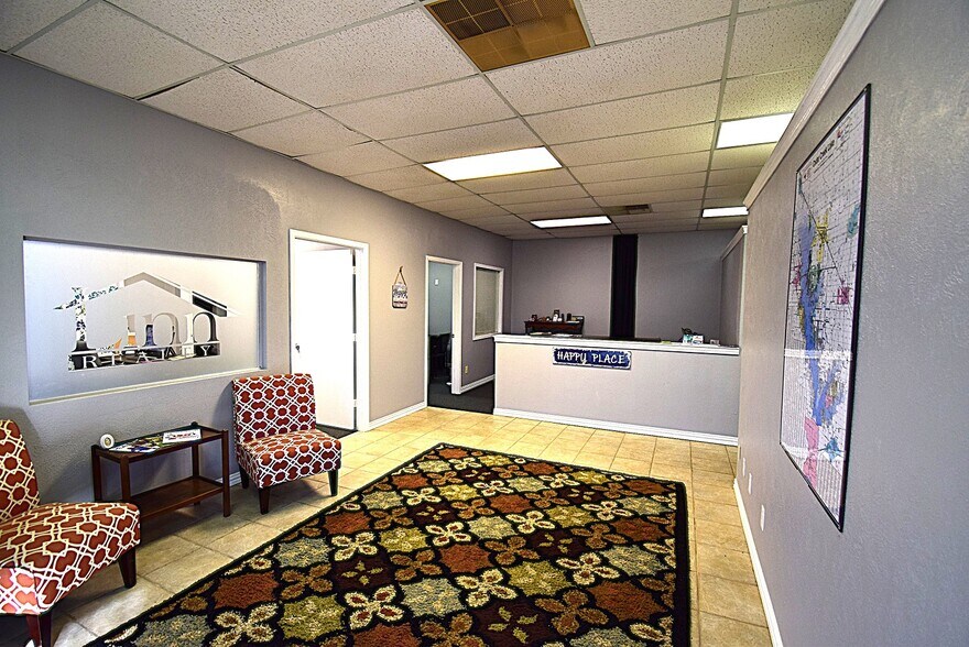 More Photos Of 1001 E Cedar Creek Pky, Seven Points Office For Sale