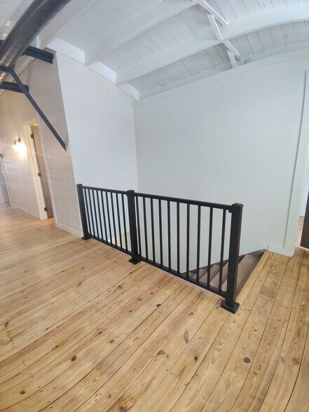 More Photos Of 112 1st St, Perrysville Flex For Lease